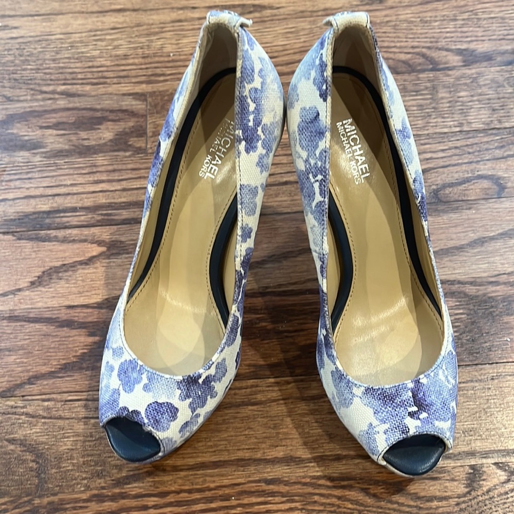 Michael Kors - blue floral heels Sz 6